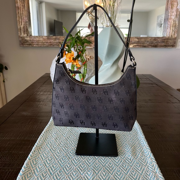 Dooney & Bourke Signature Logo Small Purse (Black) w/Gold Hardware. - Picture 2 of 8